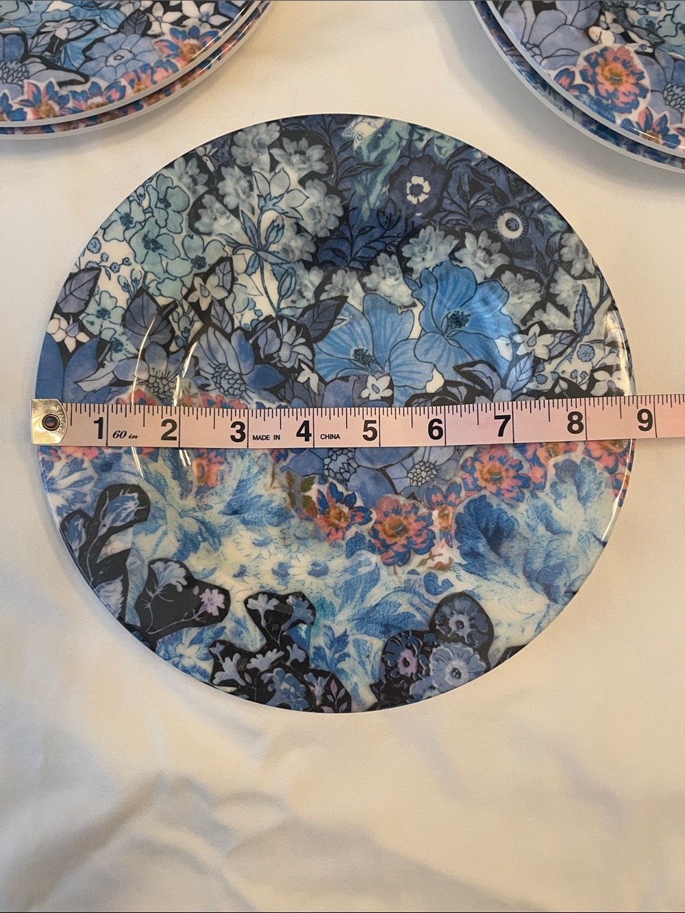 Williams Sonoma Michelle Kim Watercolor Plastic Outdoor Plates (5) - Picture 7 of 10